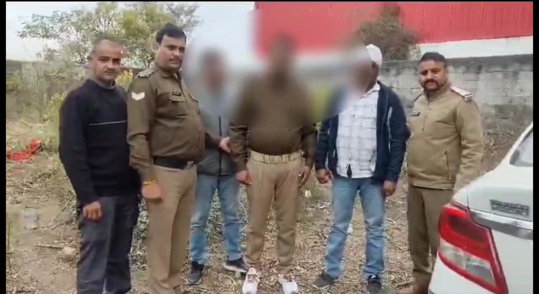 कोटद्वार में पुलिस ने “गे और होमो सेक्सुअल” लोगों को लूटने वाले सोनू, मोनू को किया गिरफ्तार, नकली पुलिसकर्मी बन करते थे लूट। हथियार भी बरामद