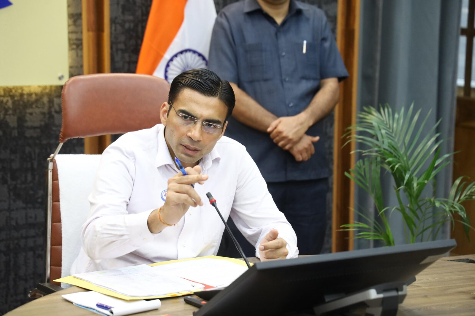 पिता का आकस्मिक निधन; पढाई पर संकट; जिला प्रशासन ने थामा रिहान का हाथ