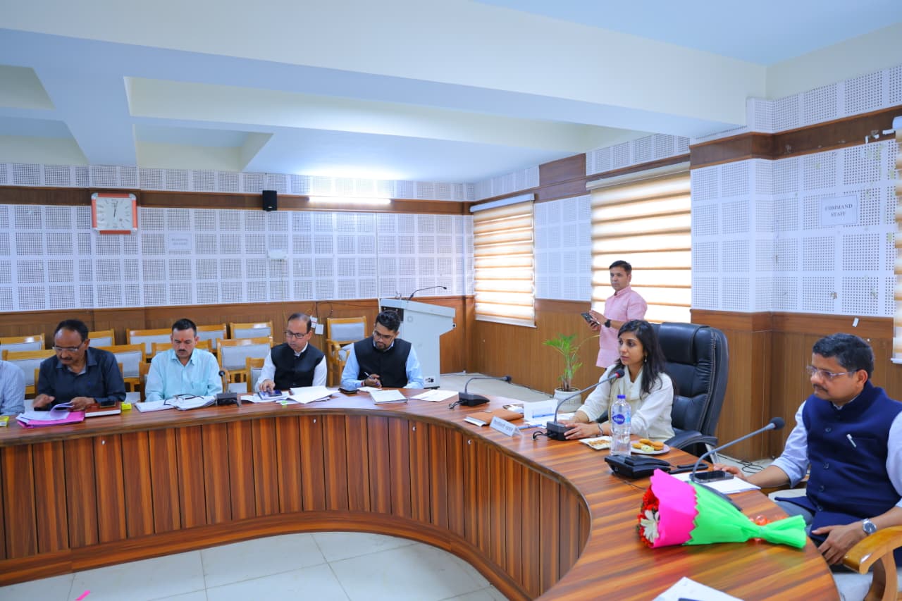 जिलाधिकारी ने बैंकर्स मीटिंग में योजनाओं की प्रगति को दी प्राथमिकता