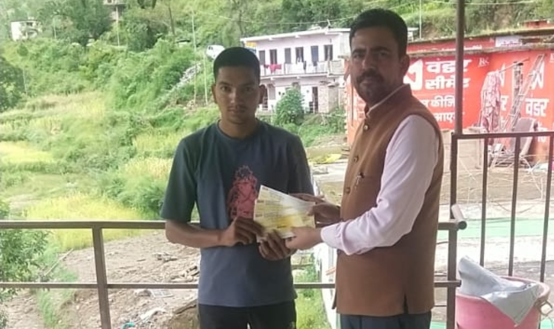 सीएम घोषणा के अनुरूप प्रभावित क्षेत्रों में वितरित किये राहत राशि के चेक