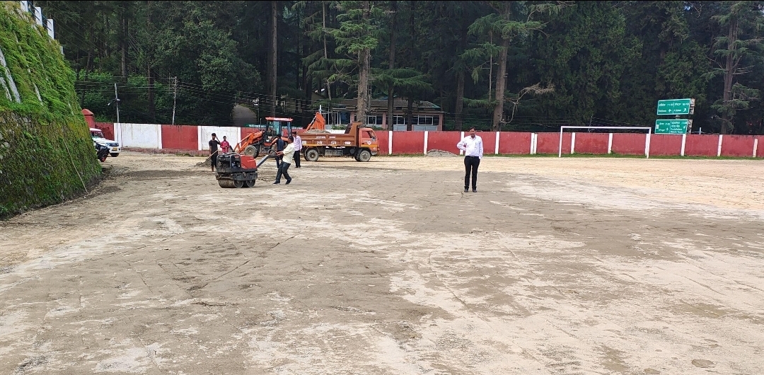 जिलाधिकारी के निर्देश पर कंडोलिया मैदान में लेवलिंग कार्य प्रारंभ