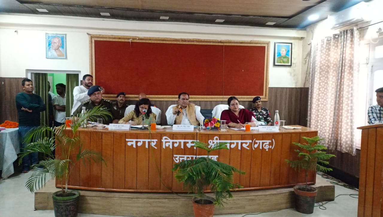 श्रीनगर में बैकुंठ चतुर्दशी मेले की तैयारियों को लेकर कैबिनेट मंत्री डॉ. धन सिंह रावत ने ली मेला समिति की बैठक