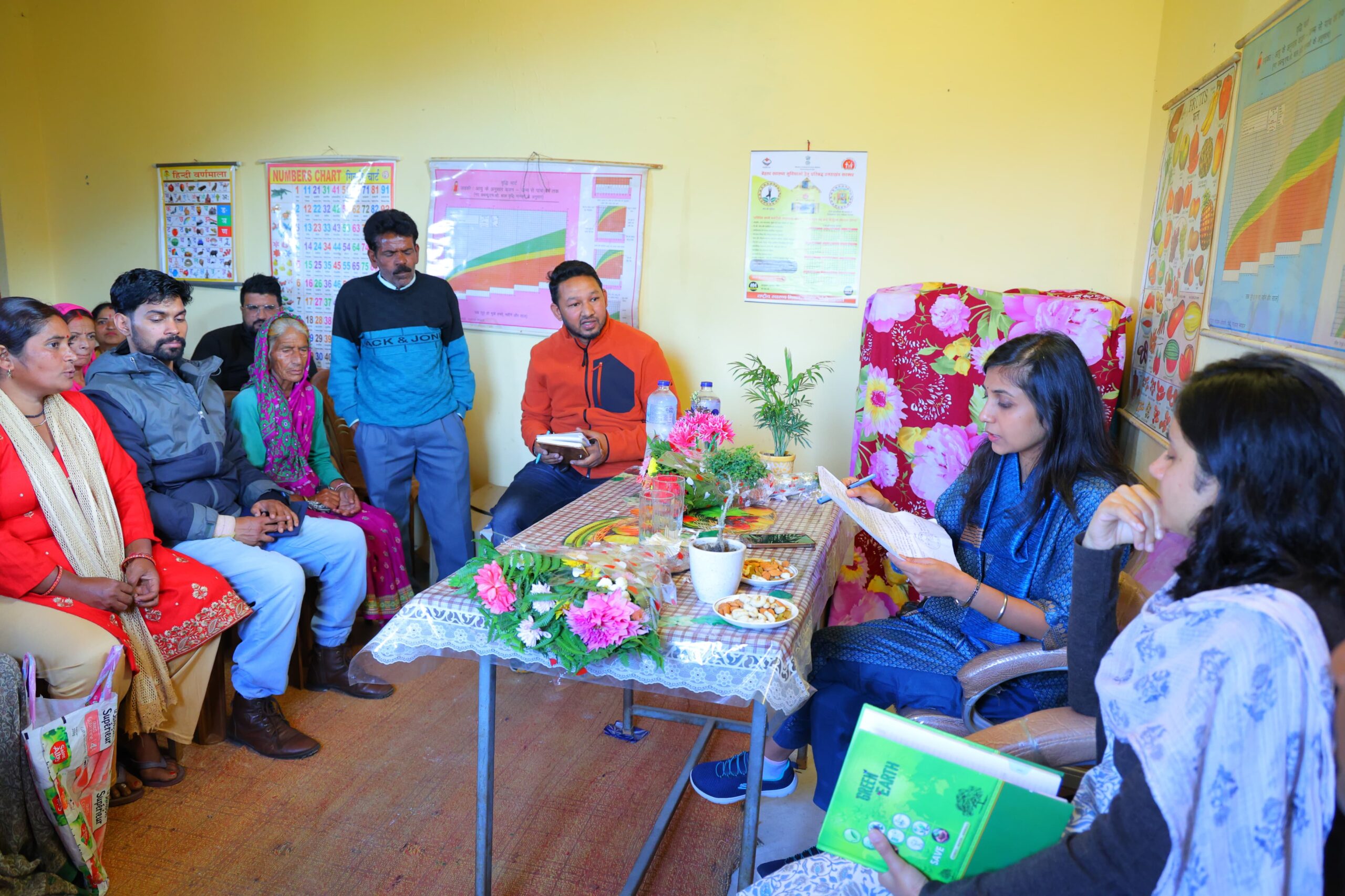 जिलाधिकारी ने ग्राम पंचायत कंडी में ग्रामीणों से किया संवाद, योजनाओं की पारदर्शिता और सहभागिता पर दिया जोर