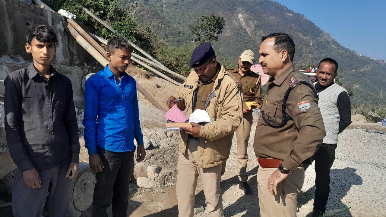 सत्यापन में ढिलाई नहीं होगी बर्दाशत, नो वेरिफिकेशन – नो एंट्री” : पौड़ी पुलिस का सख़्त संदेश।