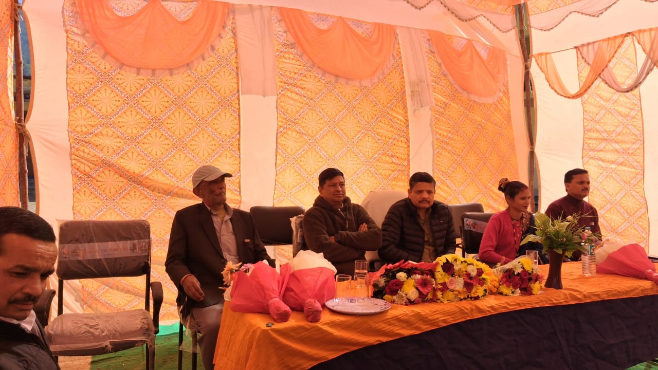 बहुउद्देशीय शिविर में लोगों को योजनाओं से किया लाभान्वित, 63 ग्राम प्रधानों को दिलायी शपथ