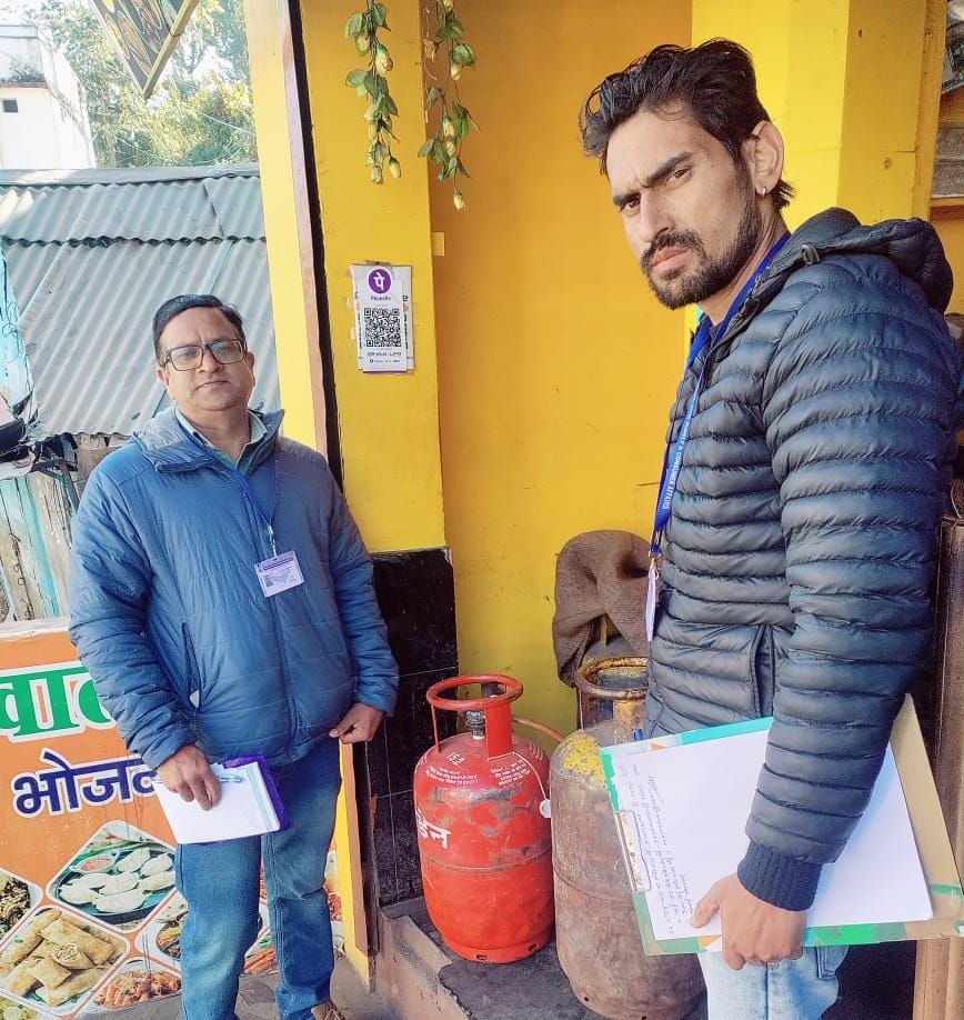 जिले के 140 होटल-ढाबों पर छापेमारी, 21 सिलेण्डरों पर 48 हजार 300 रुपये का लगाया जुर्माना