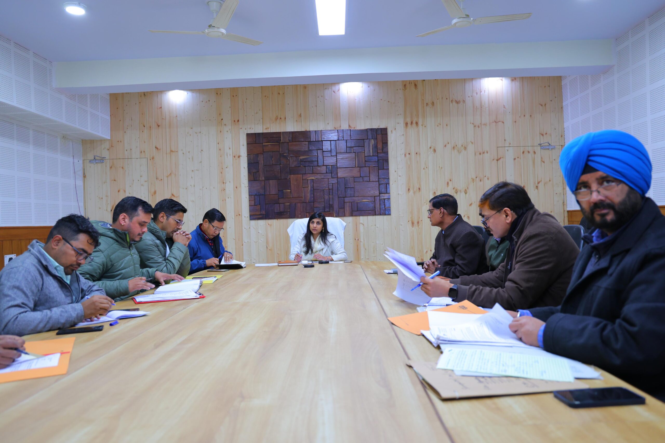 जिलाधिकारी ने नेटवर्क व्यवस्था पर कसी लगाम, बीएसएनएल व अन्य कंपनियों को सर्वे एवं रिपोर्ट तलब