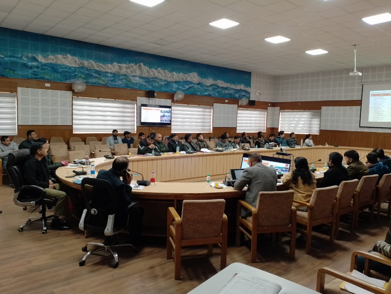 रोजगार व स्वरोजगार को लेकर विभागीय समन्वय से कार्यों में तेजी लायें अधिकारी-सीडीओ