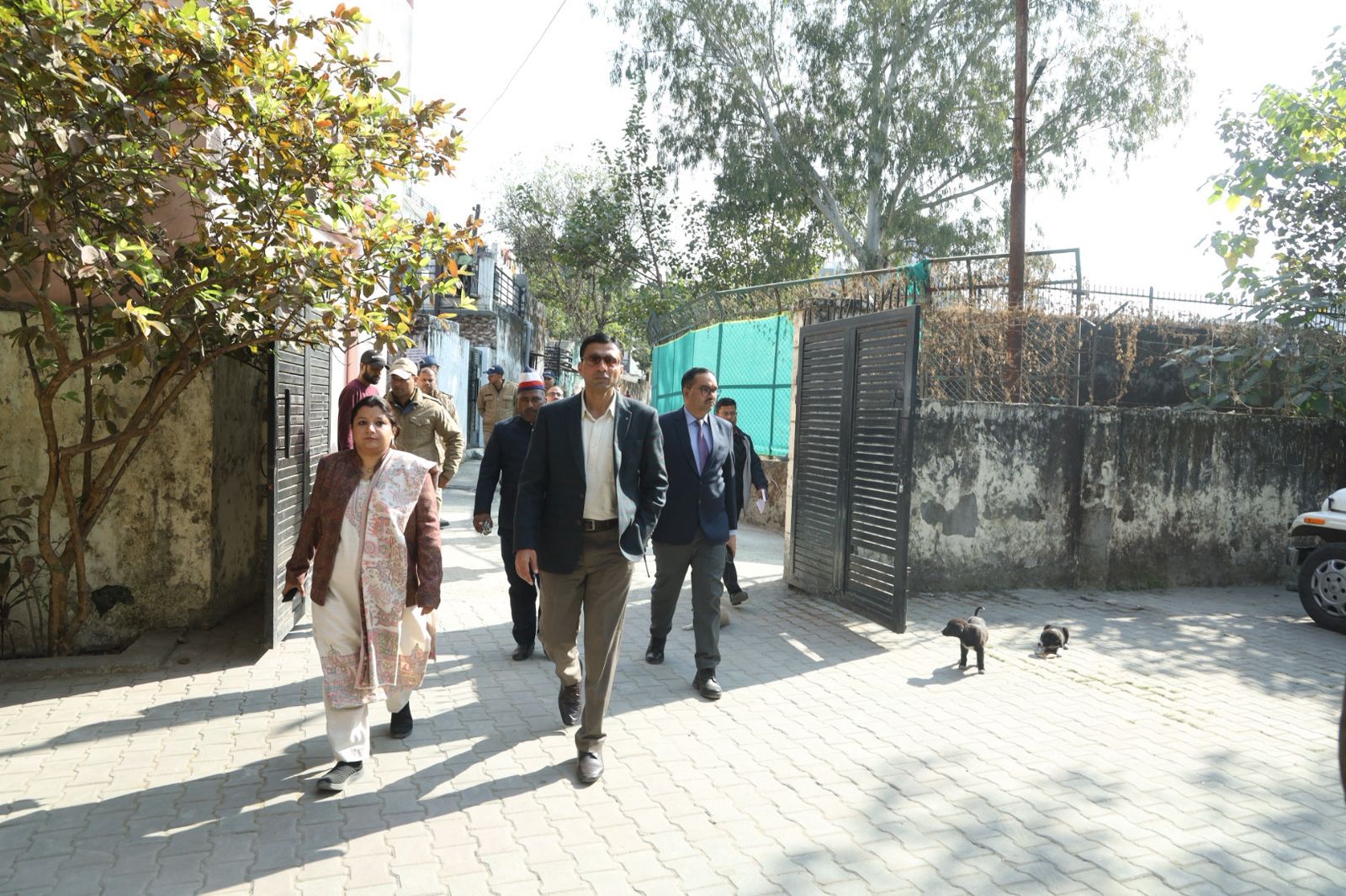 डीएम ने परखी रेनबसेरों की व्यवस्था; नगर निगम को दिए आवश्यक दिशा-निर्देश 