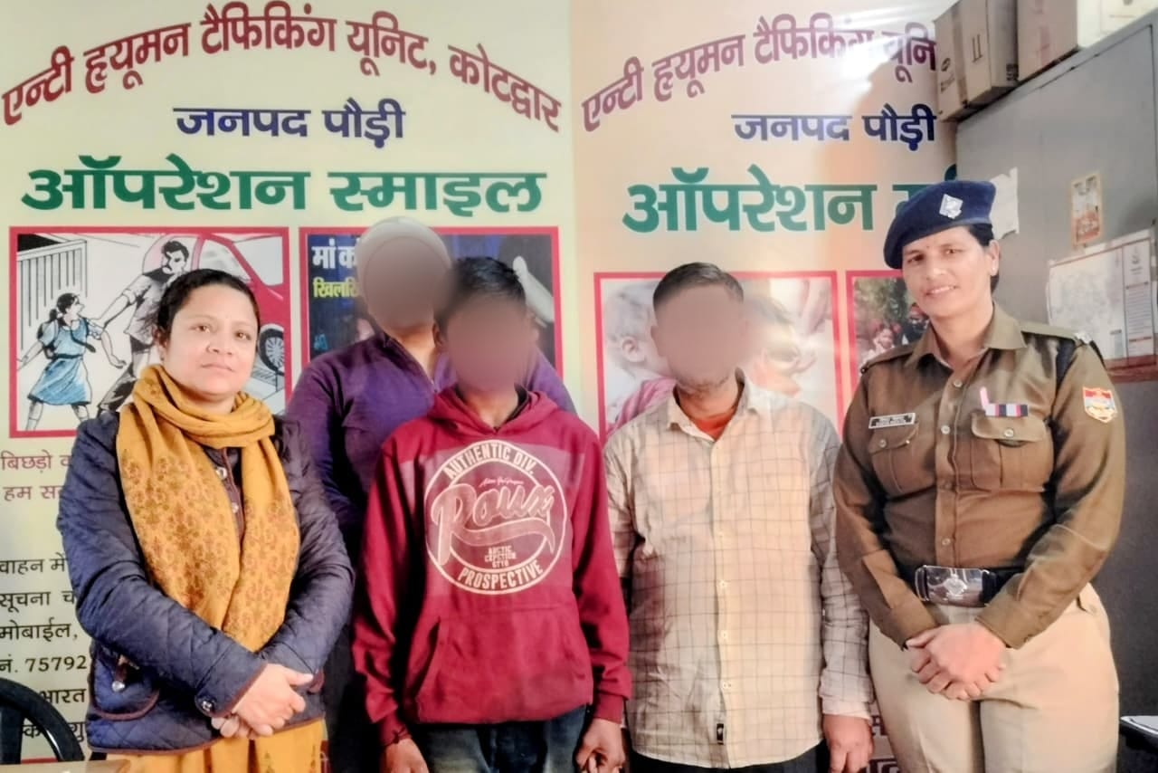 ऑपरेशन स्माइलः लैंसडाउन से गुम हुए 13 वर्षीय नाबालिग को हरिद्वार से सकुशल बरामद कर किया परिजनों के सुपुर्द।