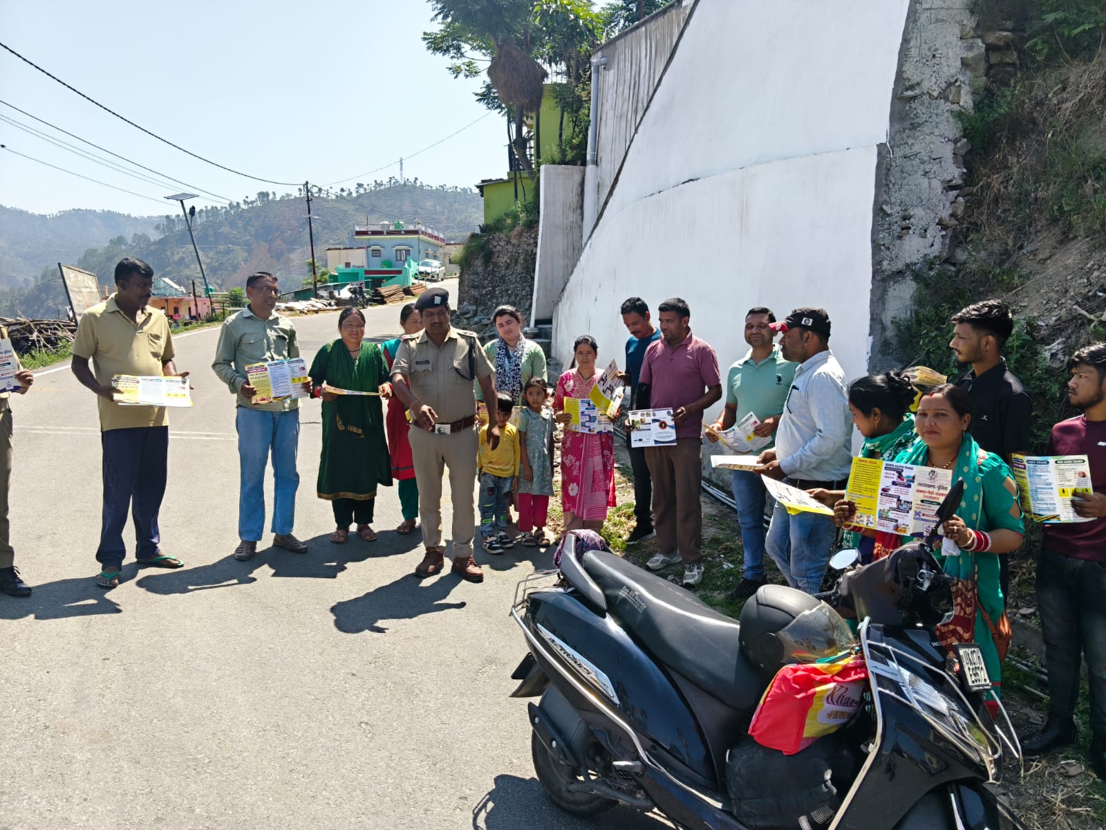 पौड़ी पुलिस का जन-जागरूकता अभियान अनवरत जारी, नशे को हराना है, युवा शक्ति को बचाना है